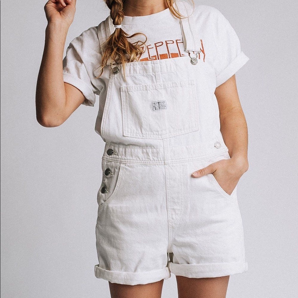 LEVI’S OVERALL SHORTS